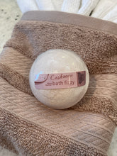 Load image into Gallery viewer, Cashmere Cream Bath Fizzie